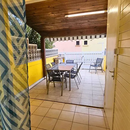 Maisonnette à 150m De La Plage, Climatisée, 6 Couchages Casa de Férias *