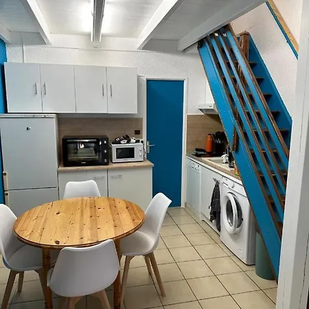 Holiday home Maisonnette A 150m De La Plage, Climatisee, 6 Couchages
