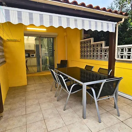 Maisonnette A 150m De La Plage, Climatisee, 6 Couchages