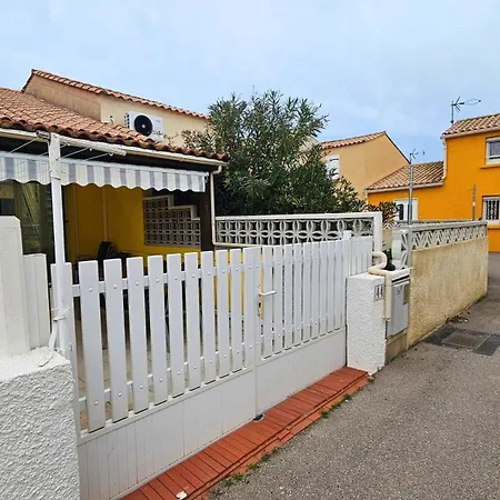 Holiday home Maisonnette A 150m De La Plage, Climatisee, 6 Couchages
