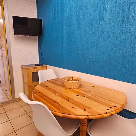 Holiday home Maisonnette A 150m De La Plage, Climatisee, 6 Couchages